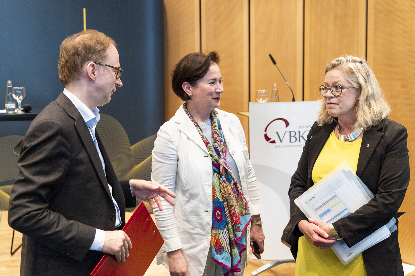 VBKI 2025 – Impuls – Brücken in Not - wie weiter mit Berlins Infrastruktur? u.a. mit Ute Bonde (Senatorin für Mobilität / Verkehr / Klimaschutz und Umwelt), Foto: Businessfotografie Inga Haar (Markus Stegner)